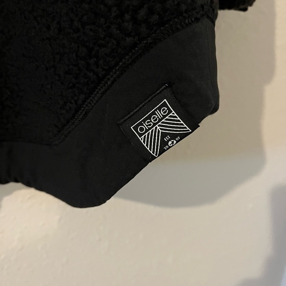 NWOT: Oiselle PNW Shacket - Picture 14 of 14